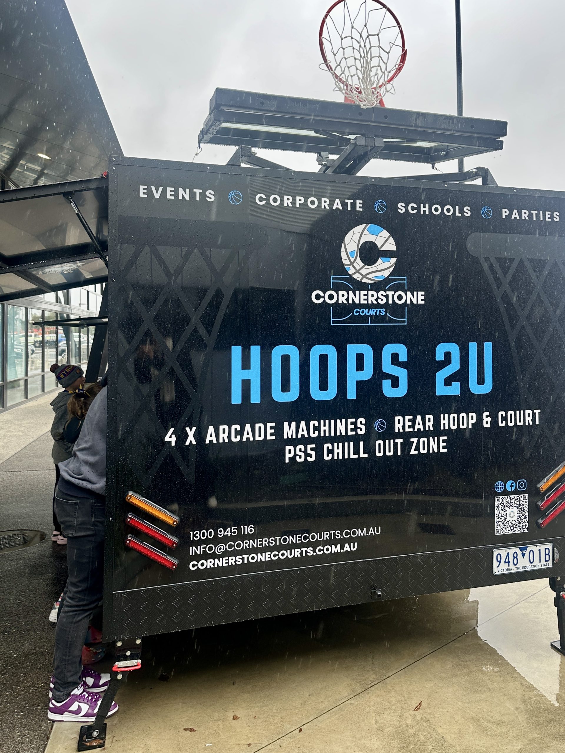 HOOPS 2 U Arcade